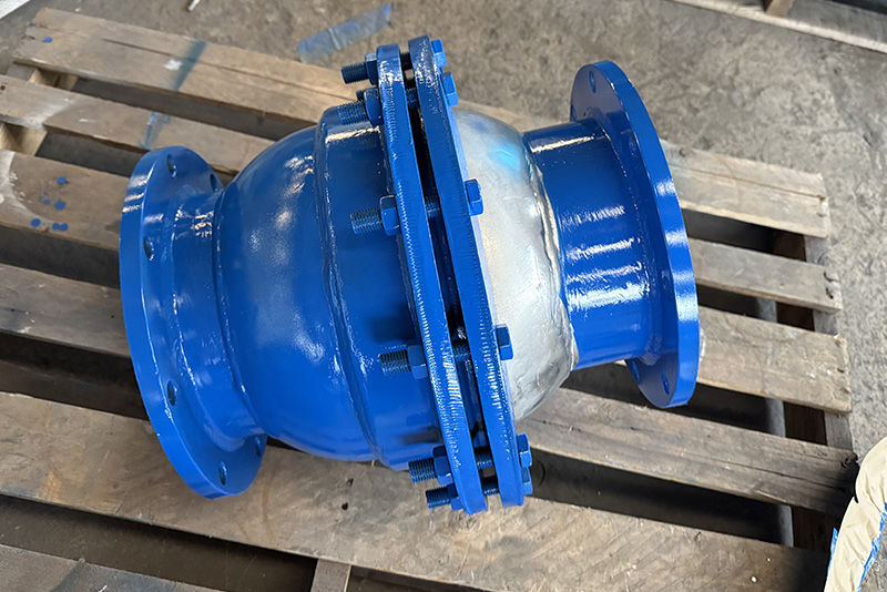 Anti-settlement Spherical Compensator
